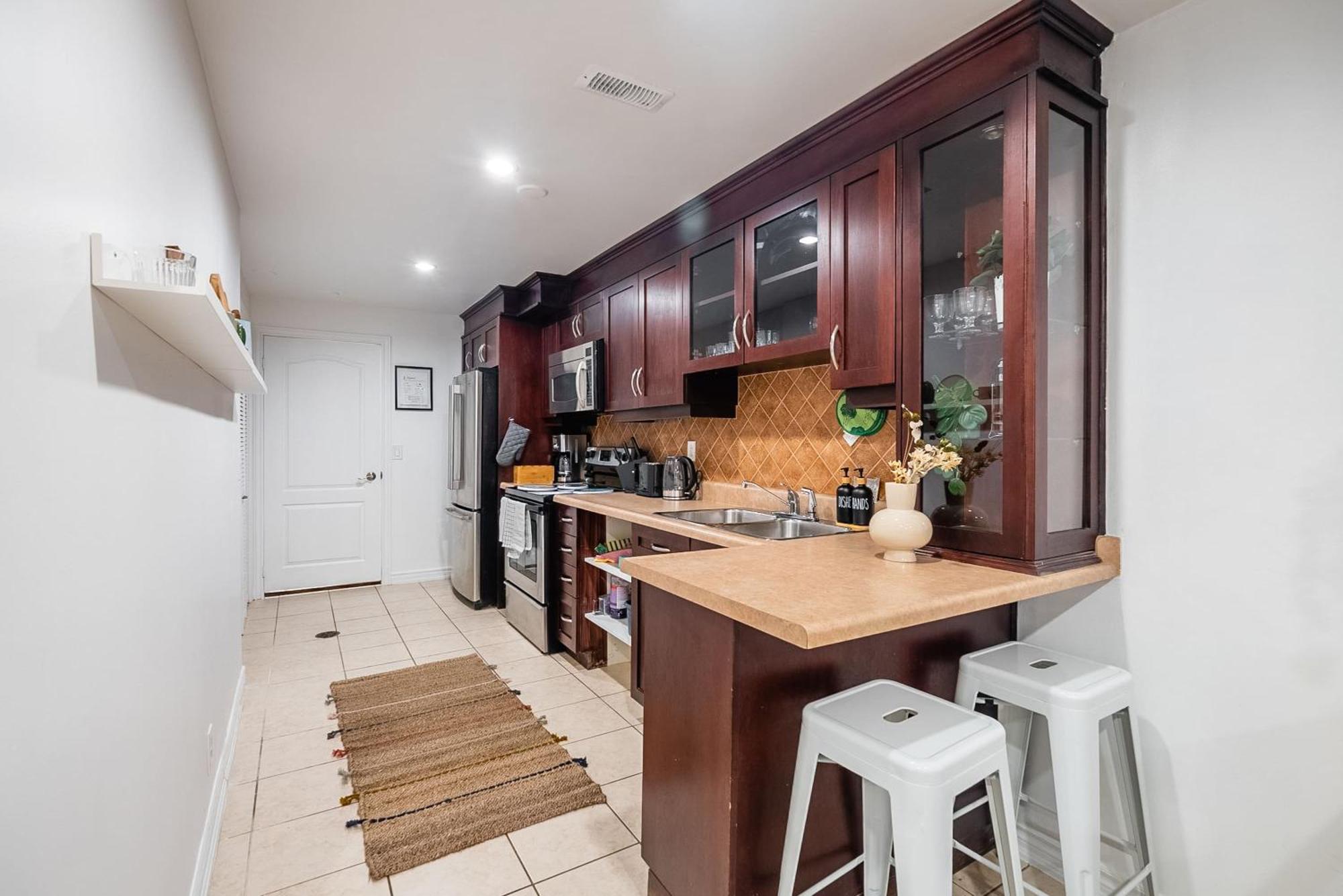 Basement Suite With Private Patio In Davenport Toronto Ngoại thất bức ảnh