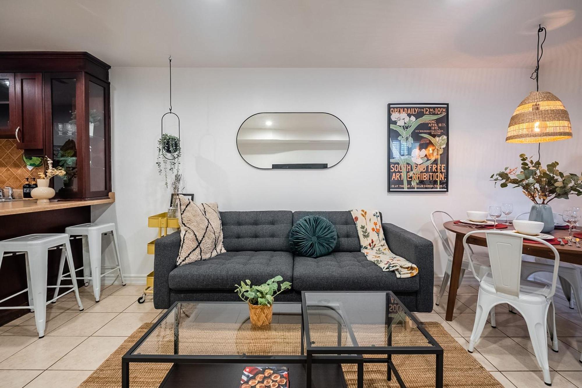 Basement Suite With Private Patio In Davenport Toronto Ngoại thất bức ảnh