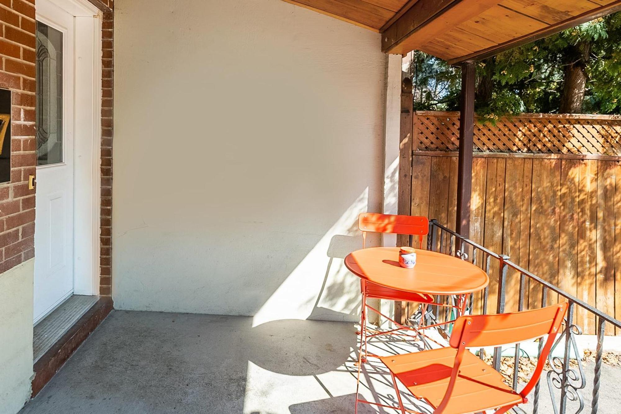 Basement Suite With Private Patio In Davenport Toronto Ngoại thất bức ảnh