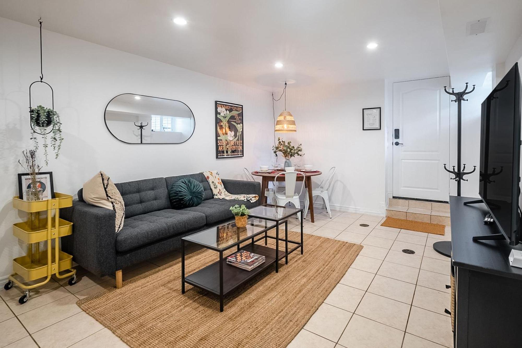 Basement Suite With Private Patio In Davenport Toronto Ngoại thất bức ảnh