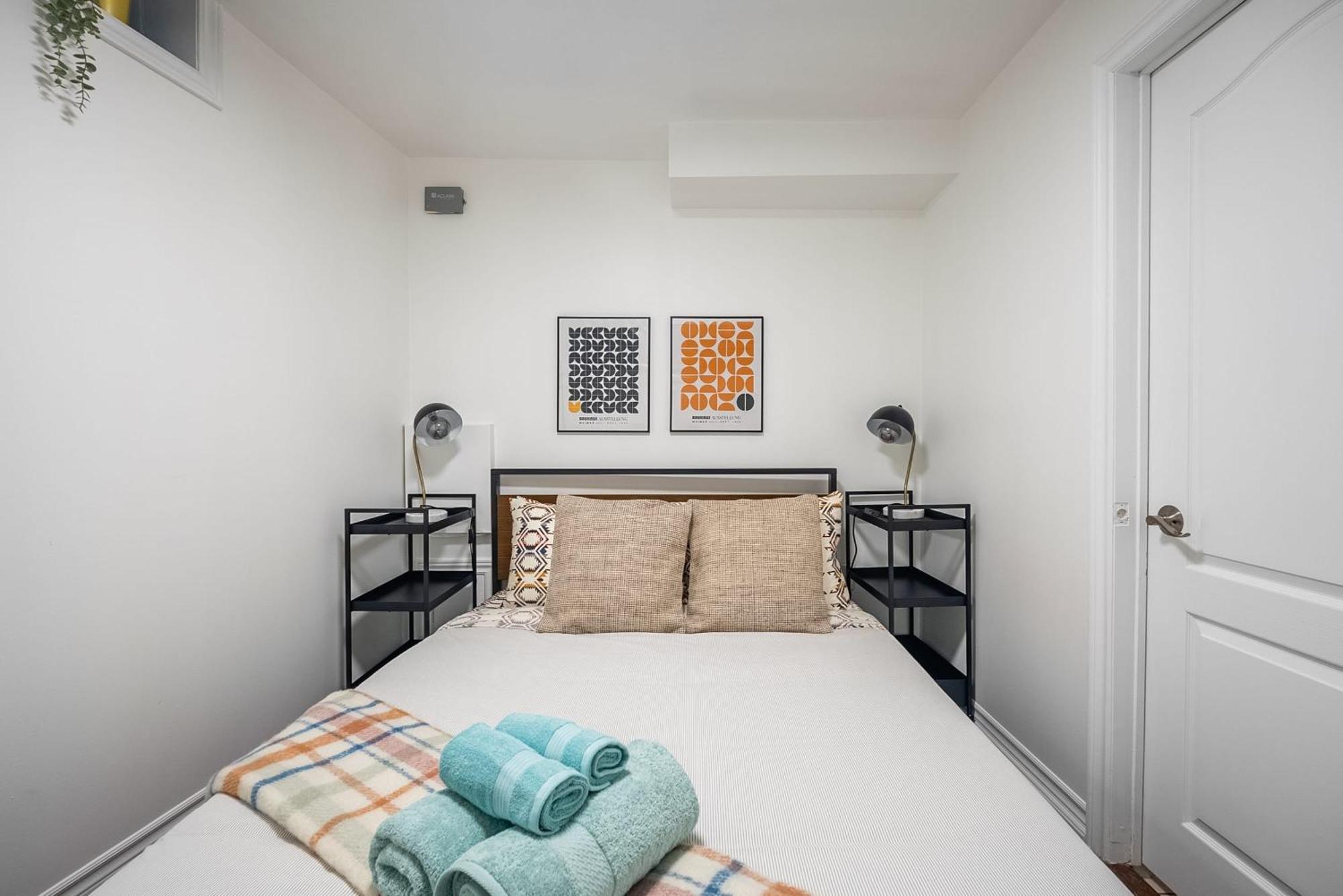 Basement Suite With Private Patio In Davenport Toronto Ngoại thất bức ảnh