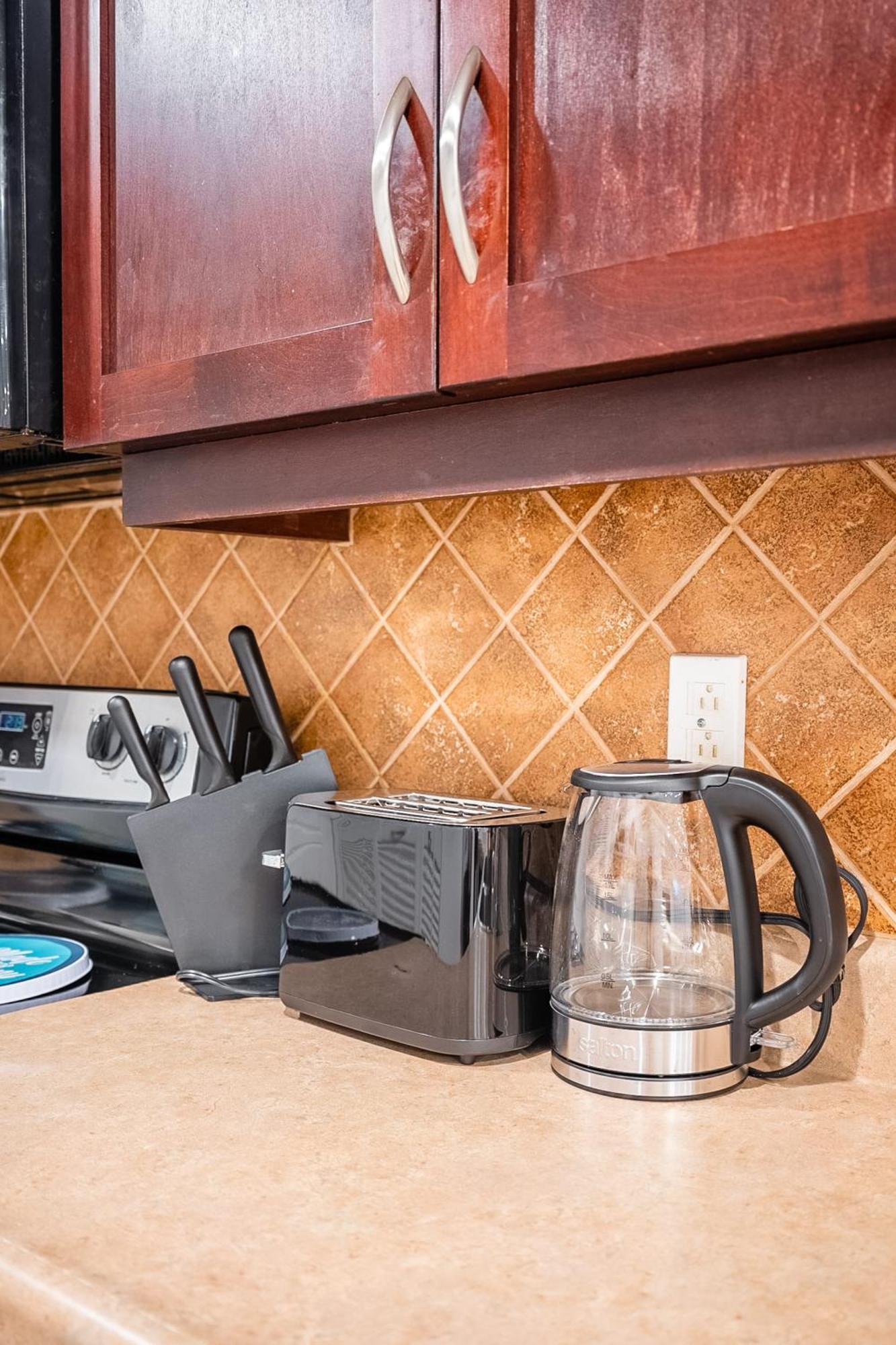 Basement Suite With Private Patio In Davenport Toronto Ngoại thất bức ảnh