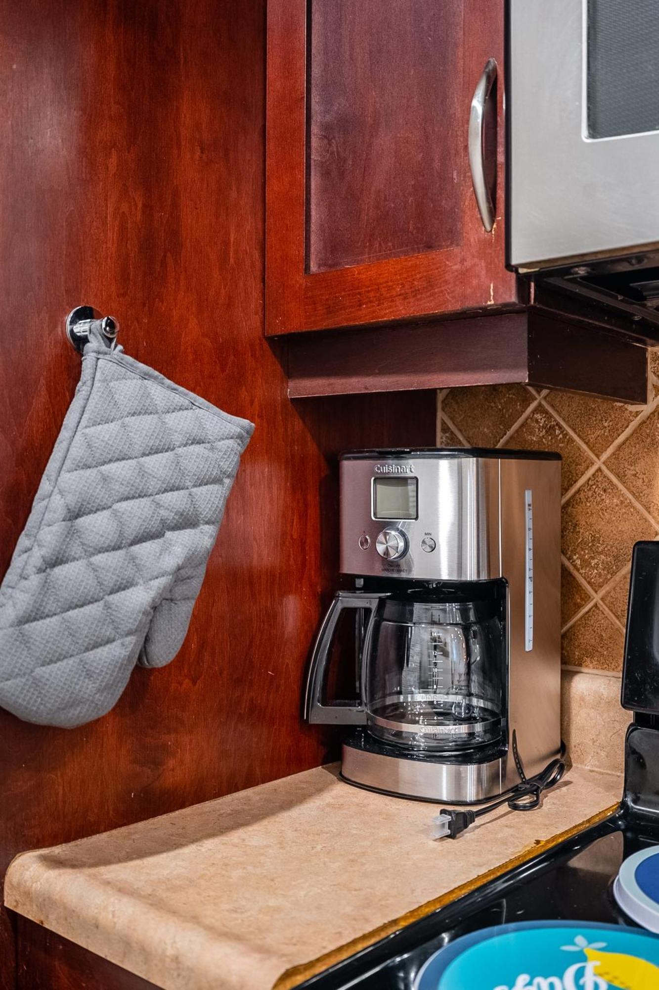 Basement Suite With Private Patio In Davenport Toronto Ngoại thất bức ảnh